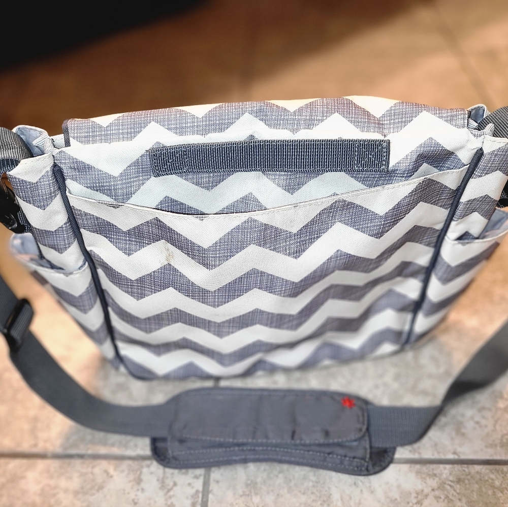 Like new (EUC) Skip Hop Gender Neutral grey diaper bag
